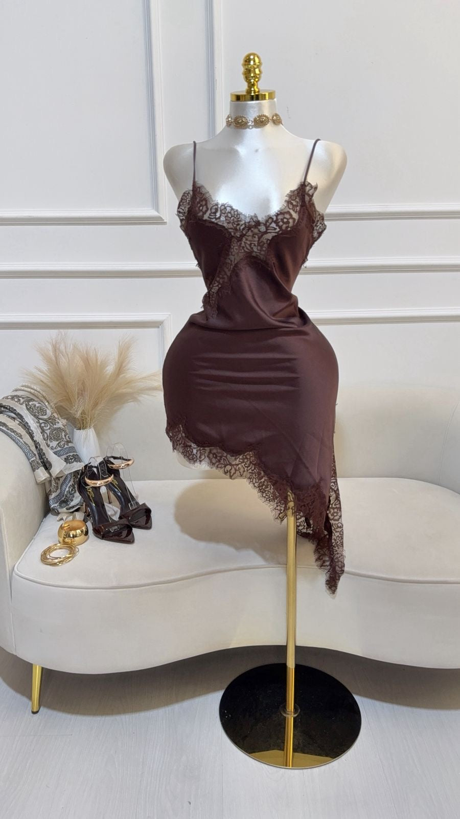 Vestido Corto Encaje Café