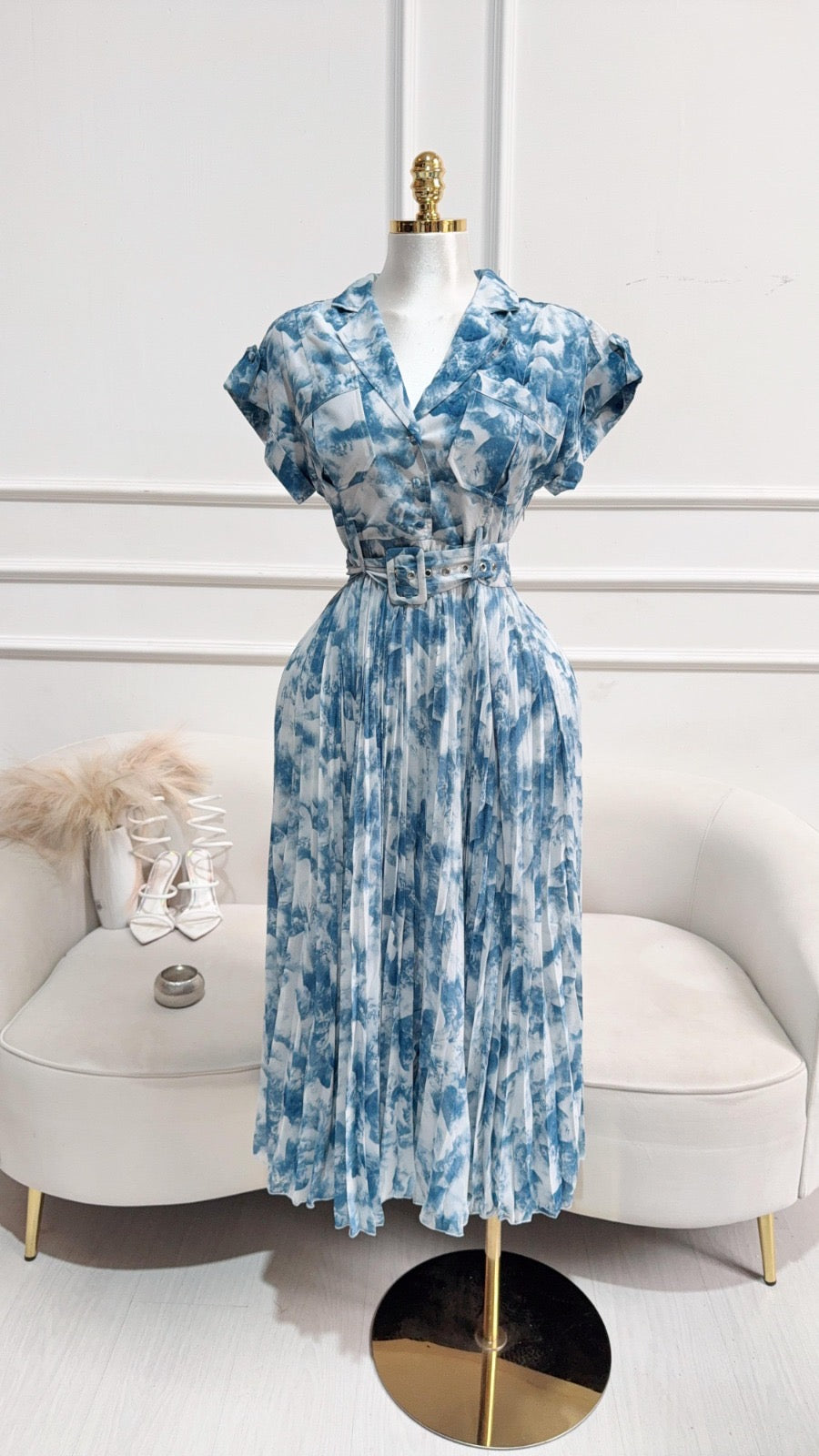 VESTIDO AZUL FLOREADO CON CINTURON