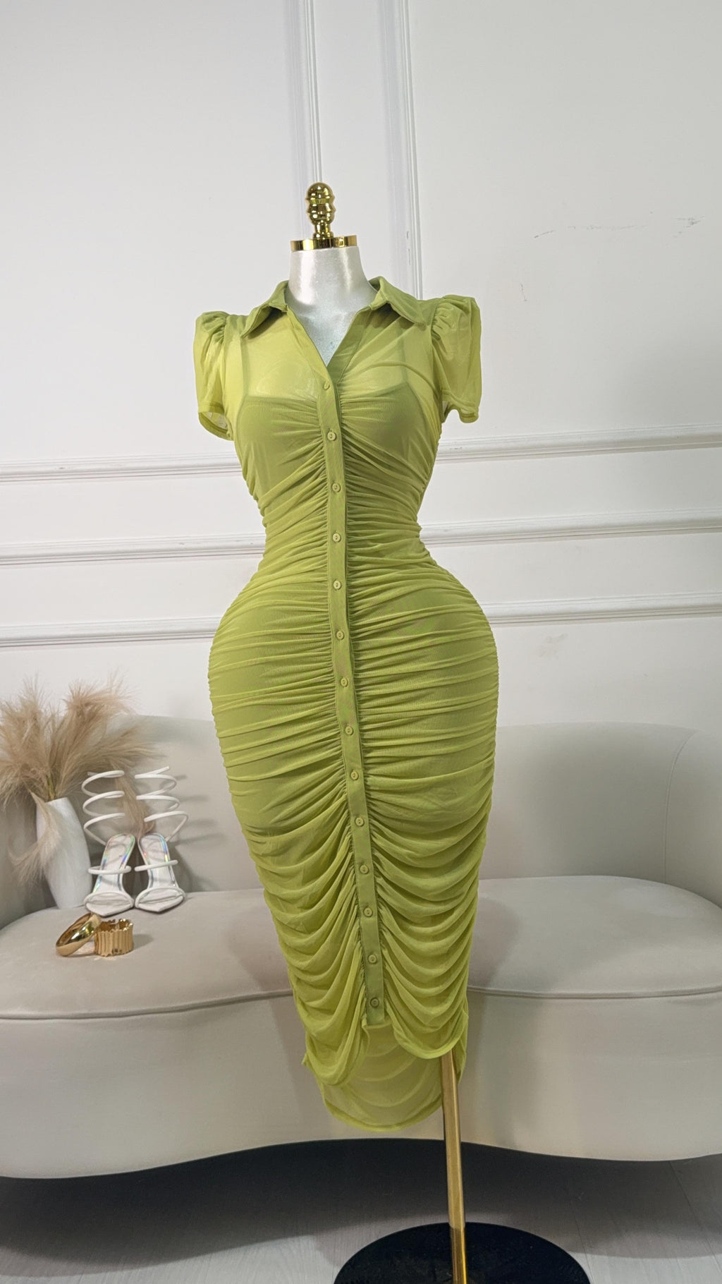 VESTIDO LARGO CON BOTONES VERDES