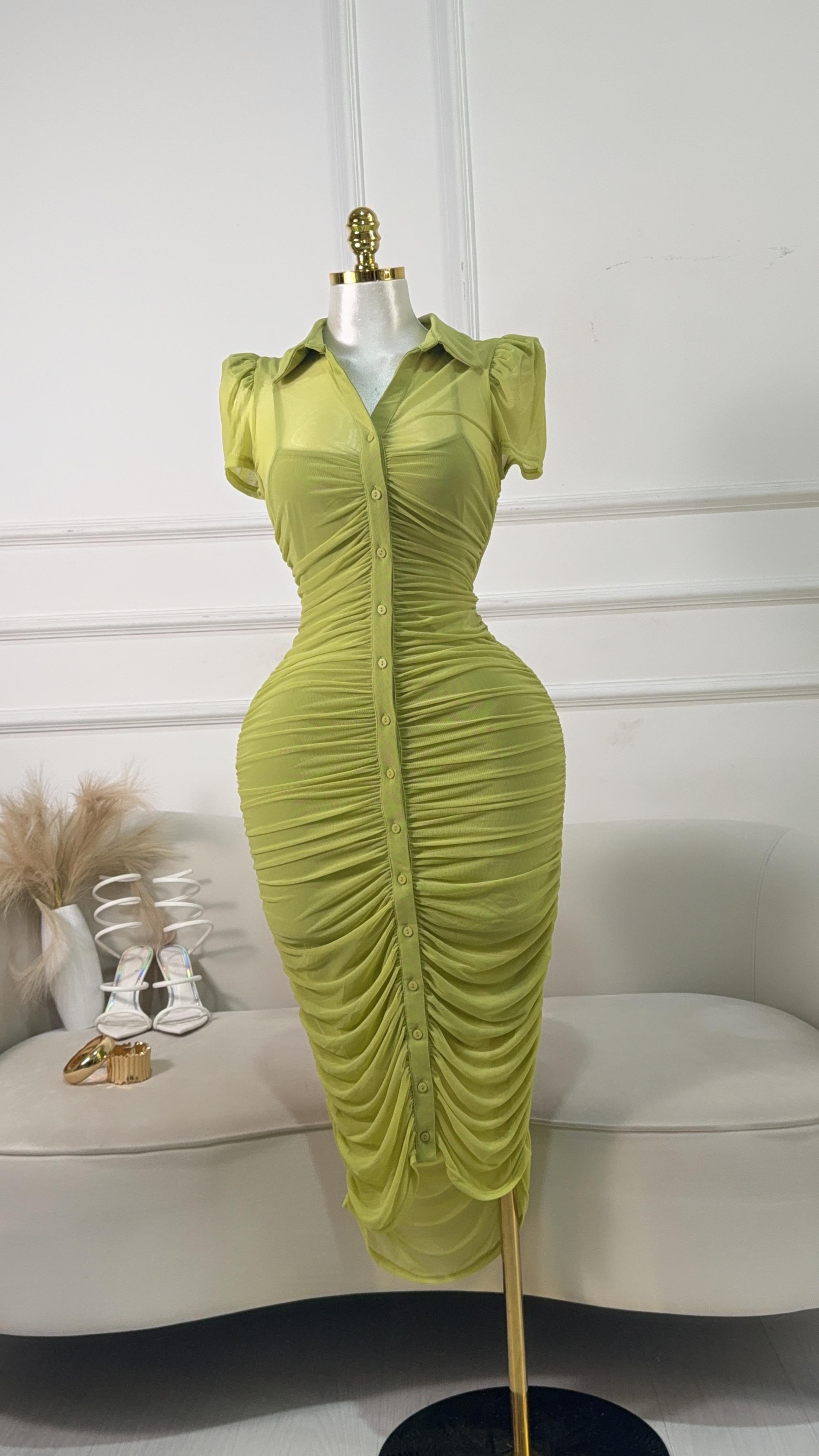 VESTIDO LARGO CON BOTONES VERDES