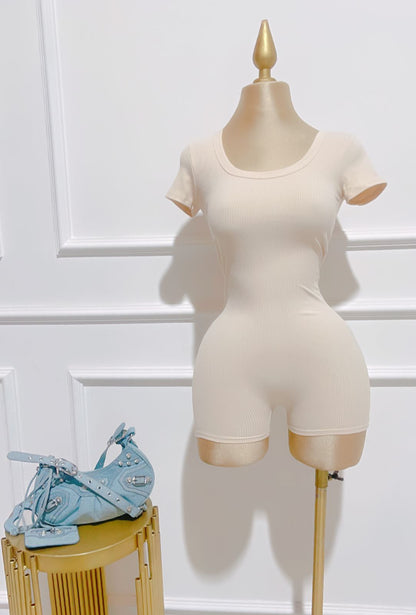 Enterizo Corto Short Beige