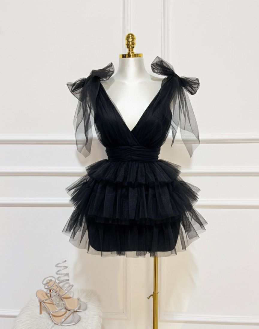 Vestido Corto Olanes Negro