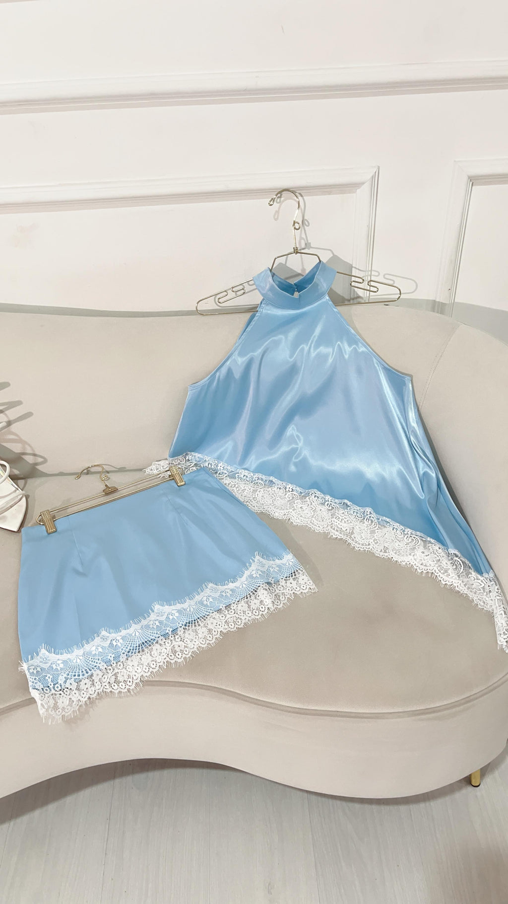 CONJUNTO FALDA ASIMETRICO ENCAJE AZUL