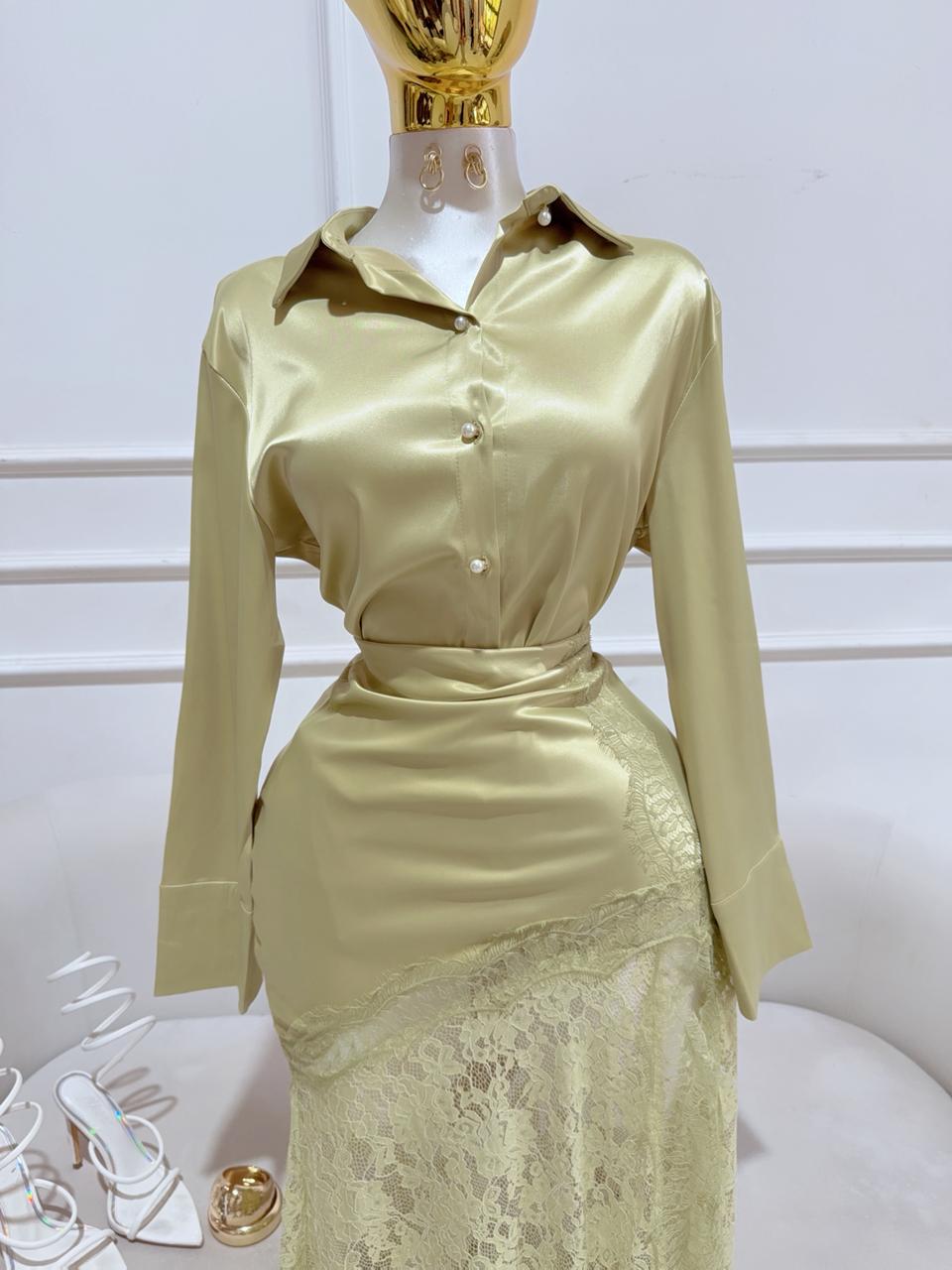 CONJUNTO AMARILLO FALDA LARGA SATINADA CON ENCAJE
