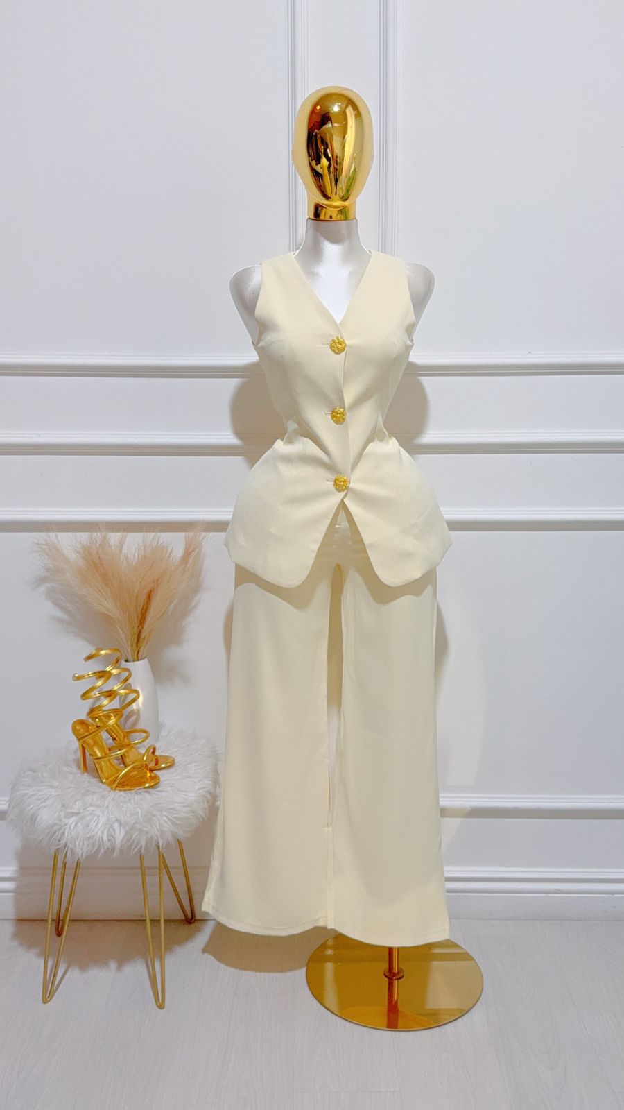 Set Chaleco Boton Dorado Pantalon