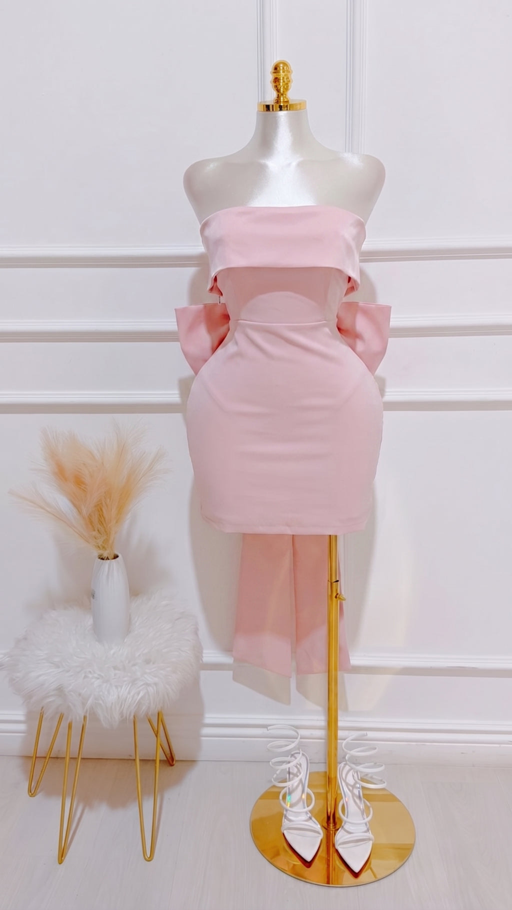 Vestido Corto Detalle Lazo Satin