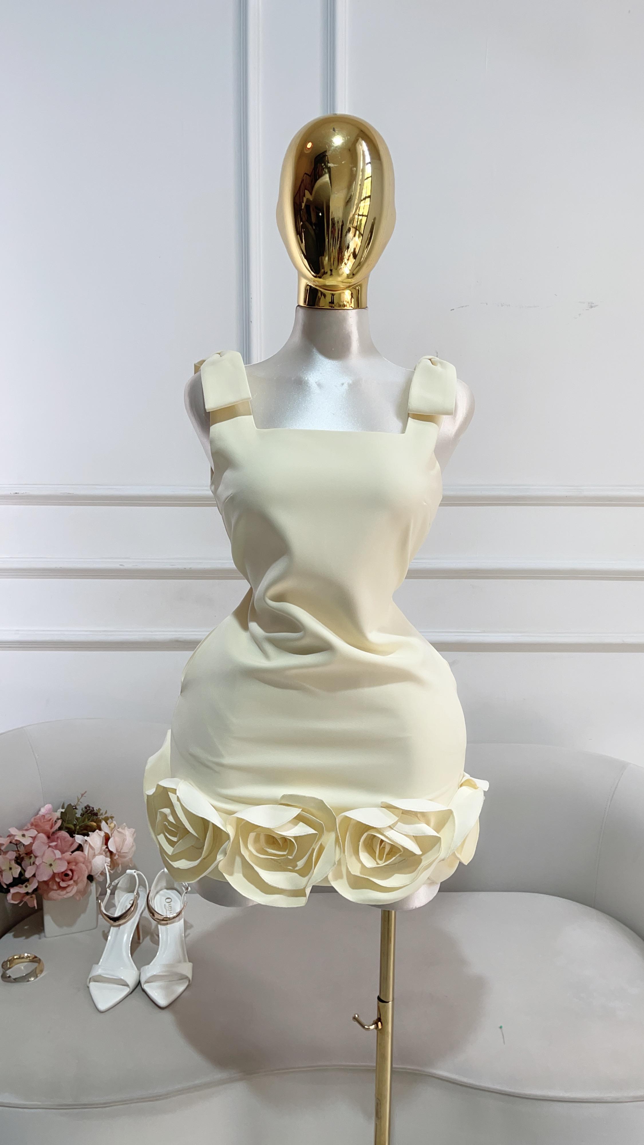 VESTIDO AMARILLO TIRANTES FLORES