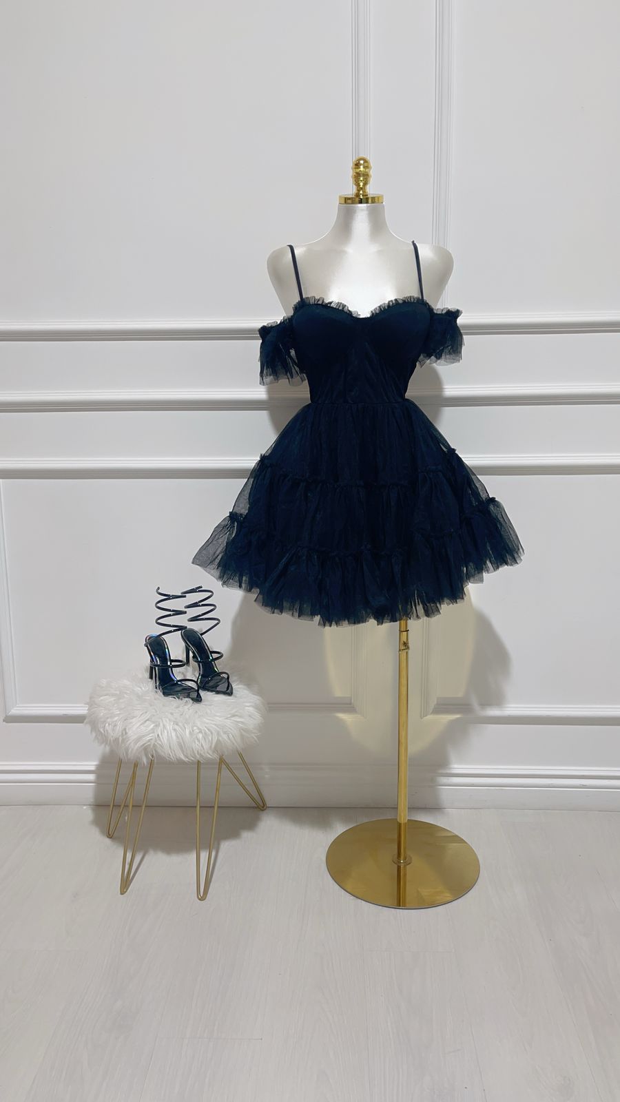 Vestido Corto de Olanes Negro