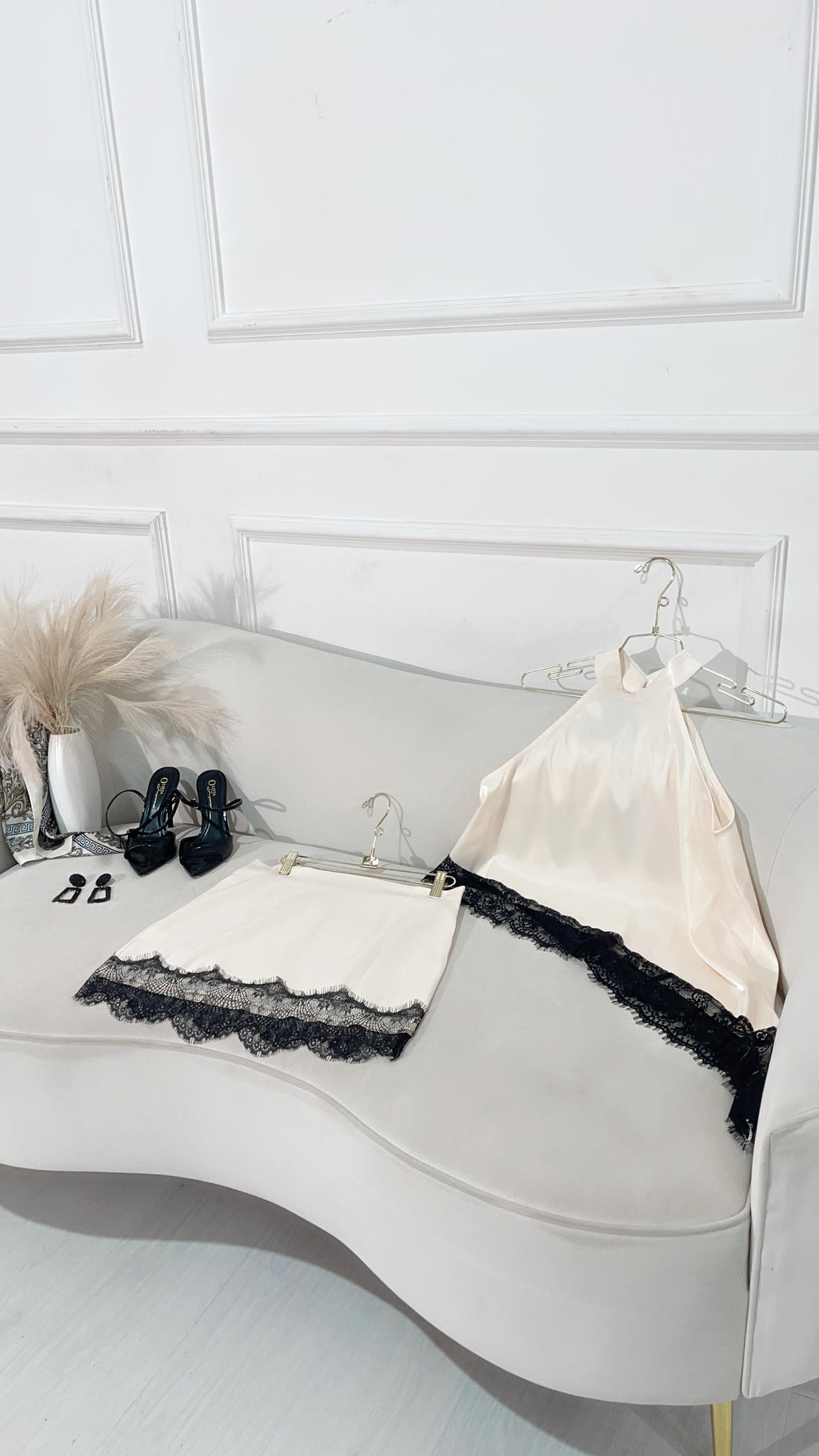 CONJUNTO FALDA ASIMETRICO ENCAJE BEIGE
