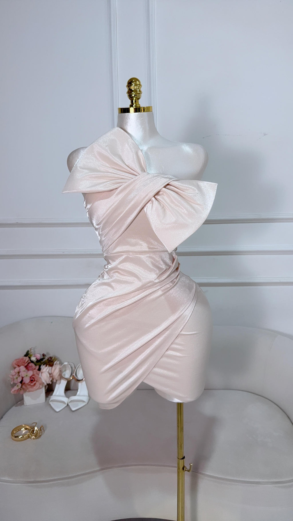 VESTIDO CORTO LAZO DELANTERO CREAM