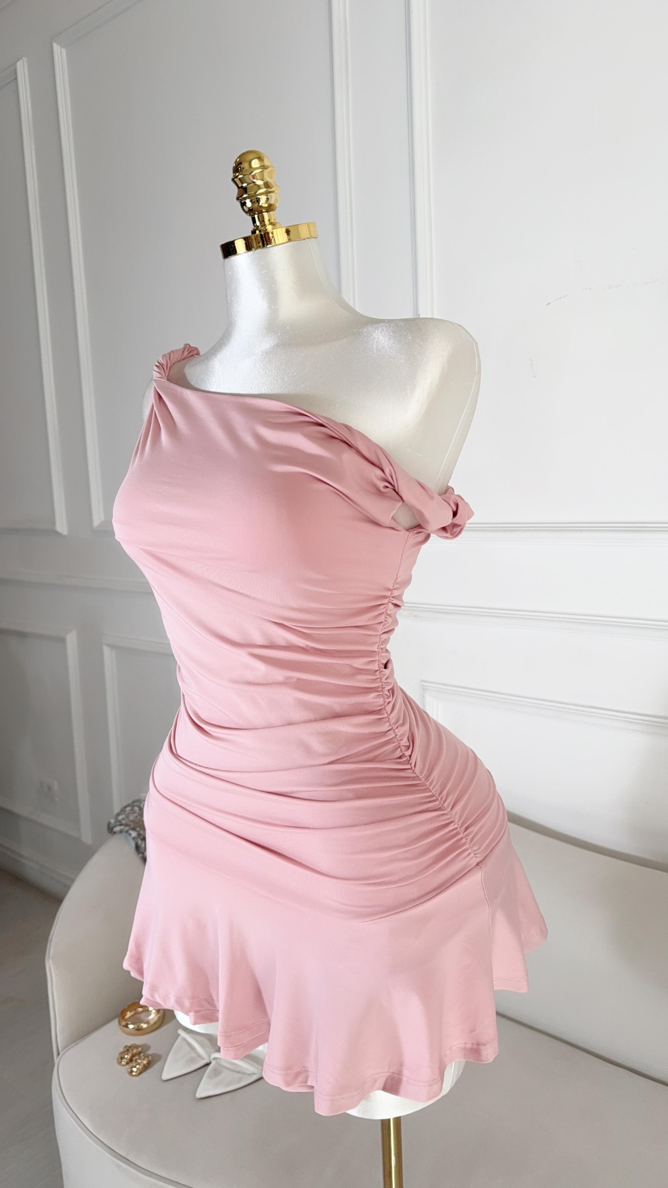 VESTIDO COLOR ROSA CORTO