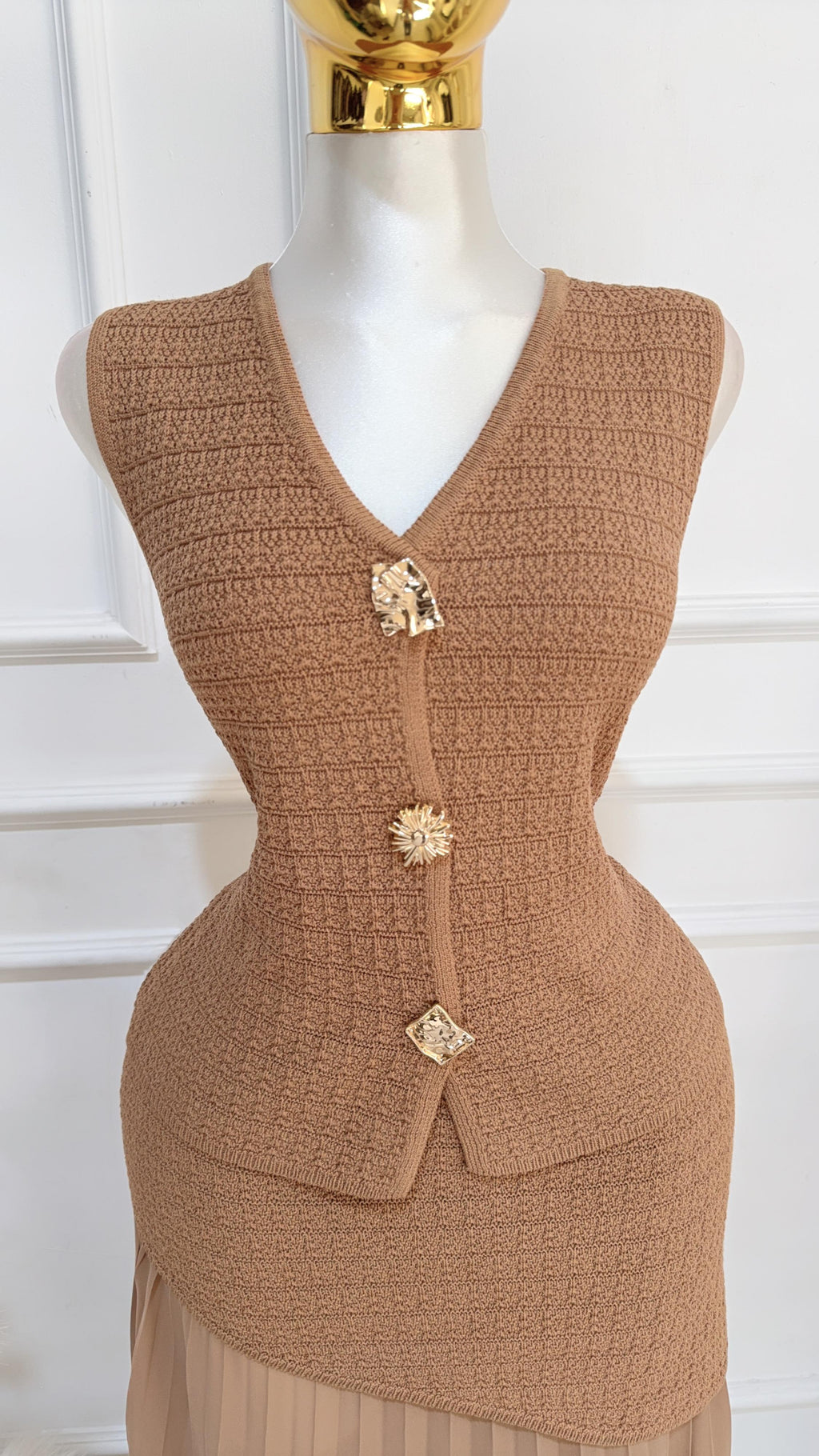 SET BOTON DORADO FALDA LARGA CAMEL