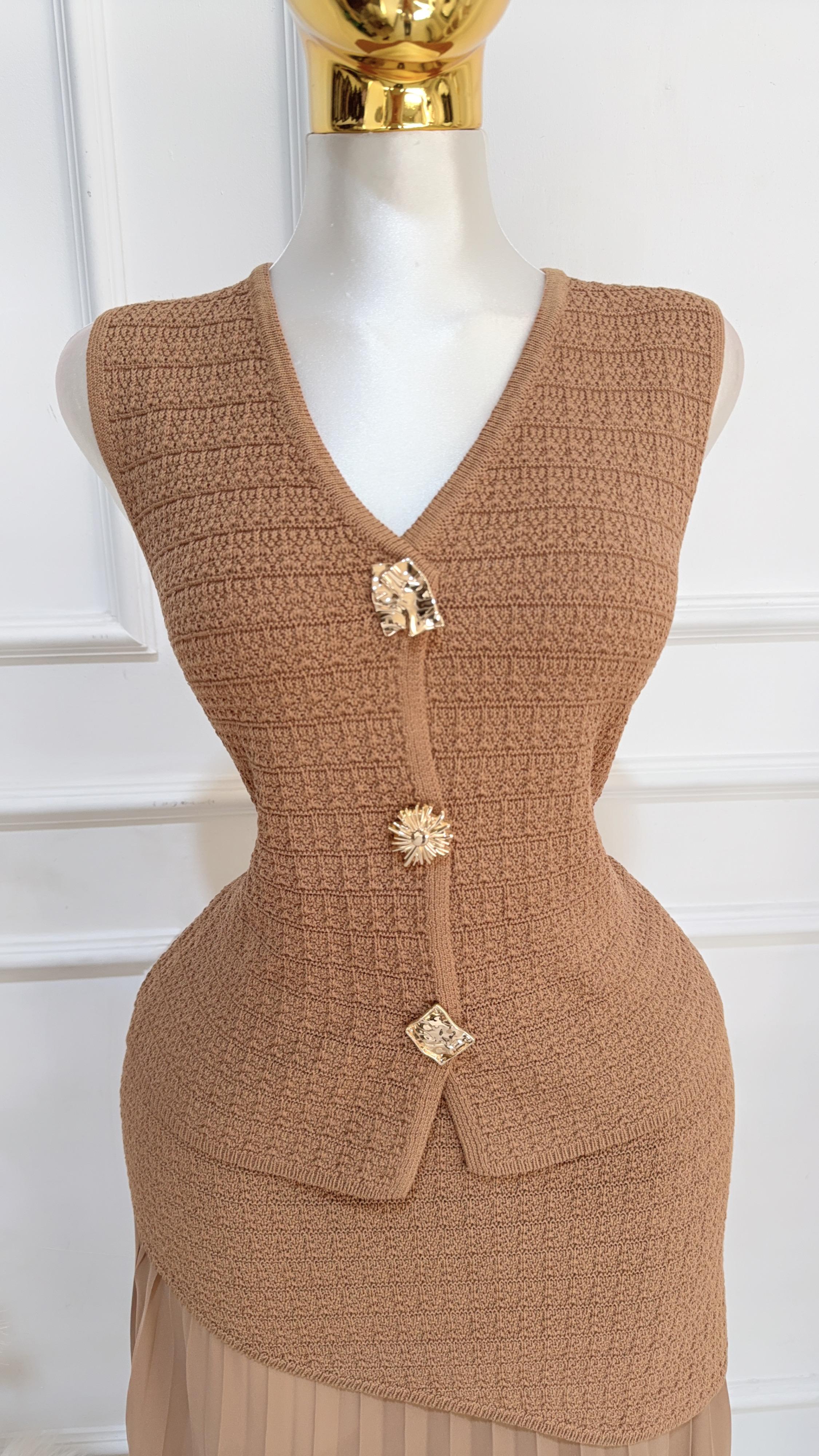 SET BOTON DORADO FALDA LARGA CAMEL