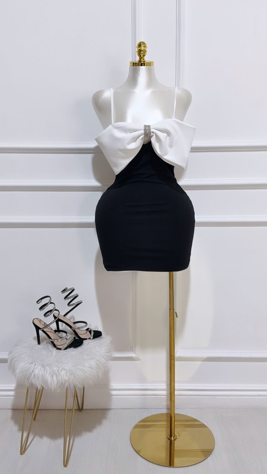 Vestido Corto Negro/Lazo Blanco