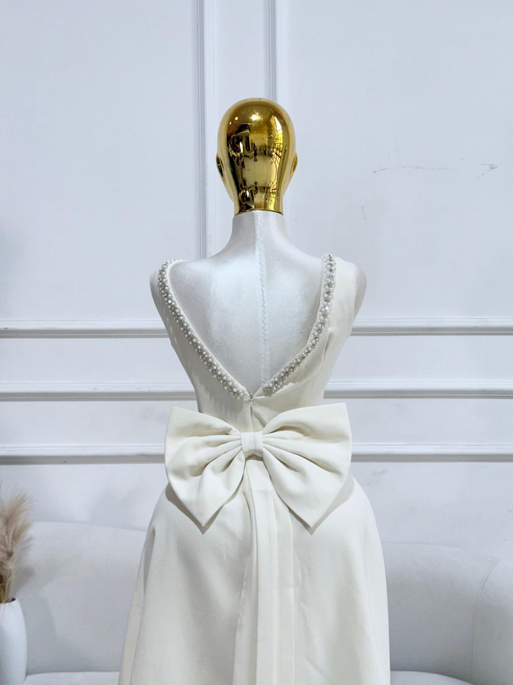 VESTIDO BEIGE LARGO CON BOLITAS