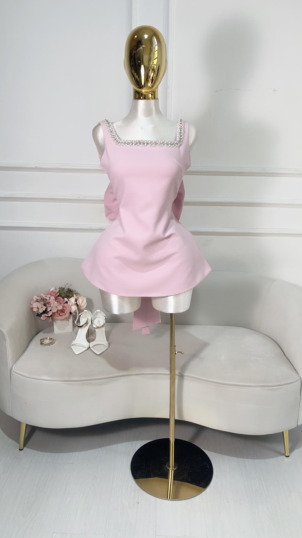 VESTIDO ROSA CORTO CON BOLITAS