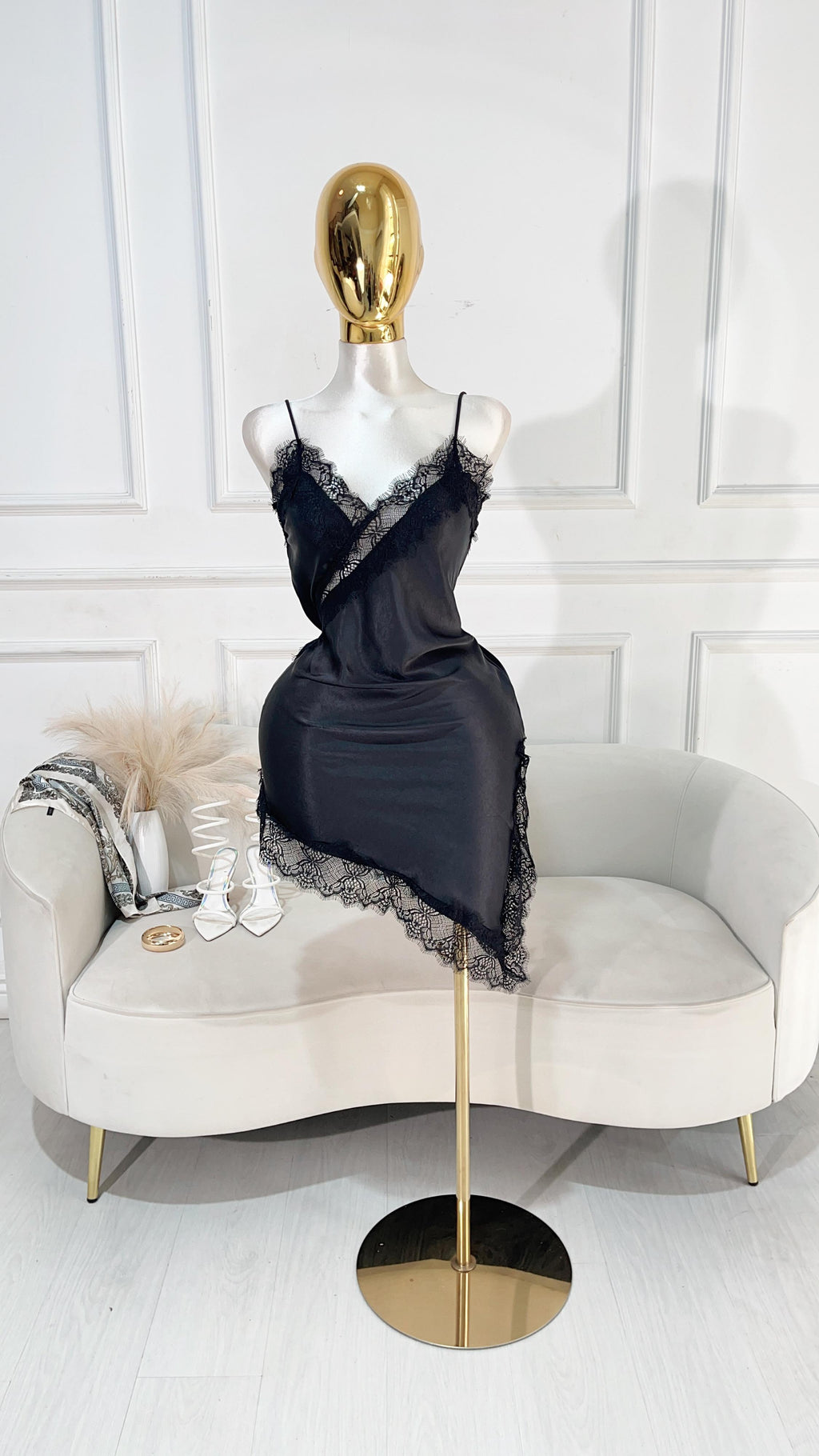 VESTIDO SATIN ENCAJE ASIMETRICO NEGRO