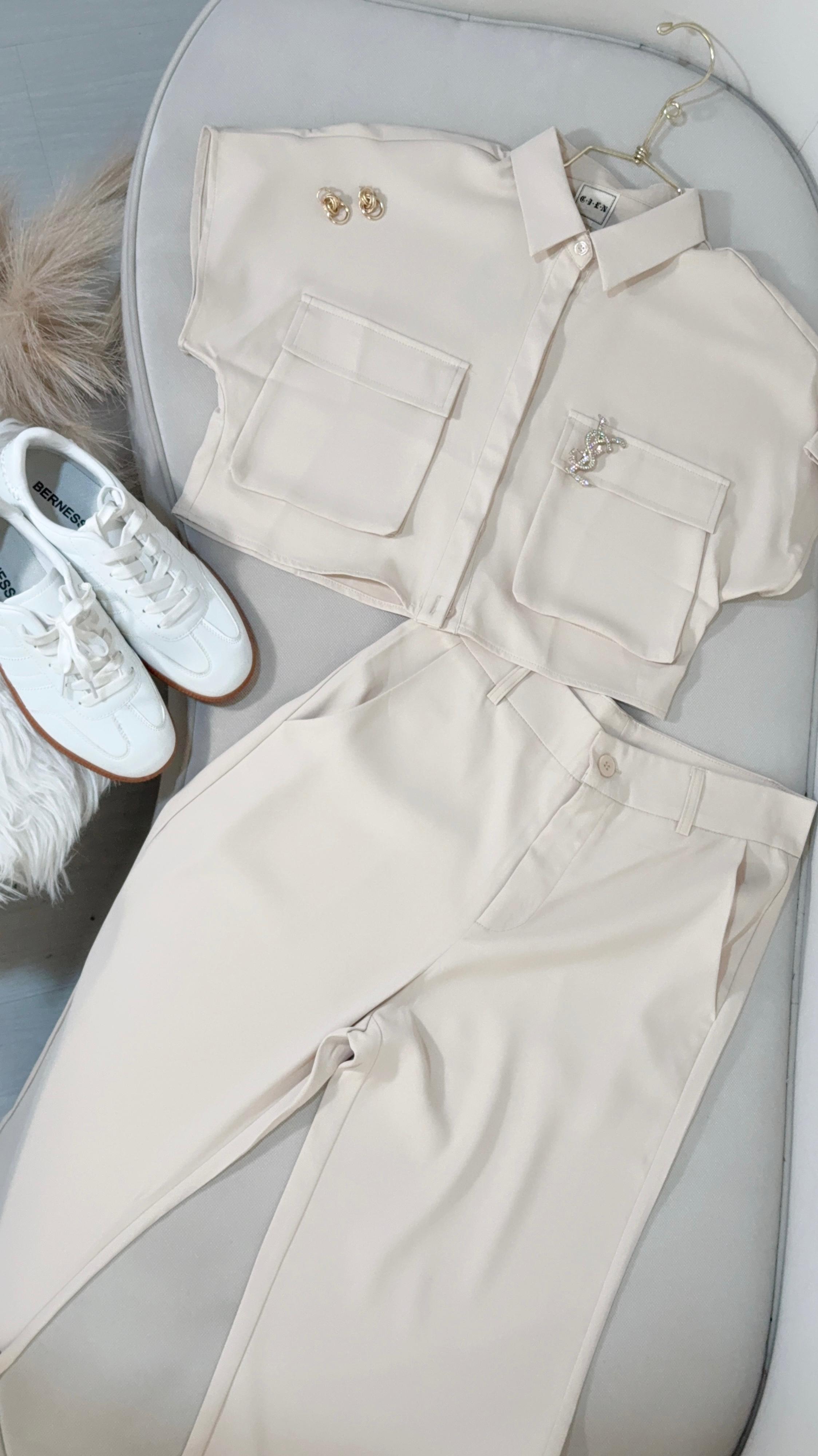 Set Camisa Crop Pantalon Ancho Beige