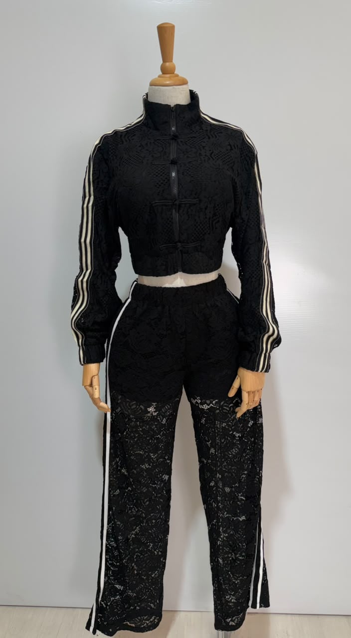 CONJUNTO NEGRO ENCAJE BLANCO