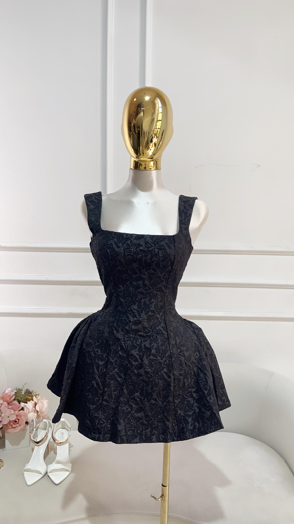 VESTIDO NEGRO CORTO TIRANTES