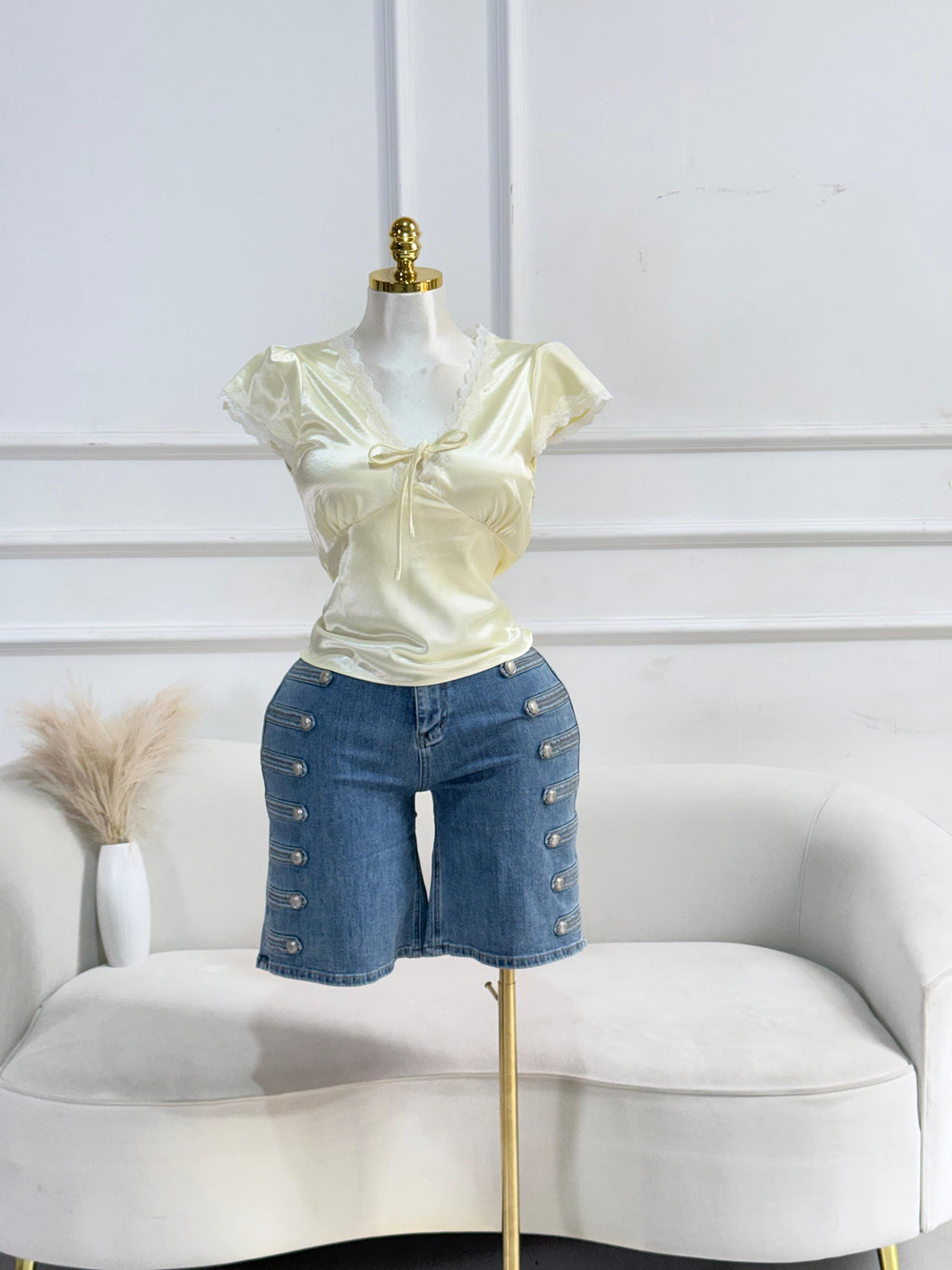 SHORT MEZCLILLA BOTONES LATERALES
