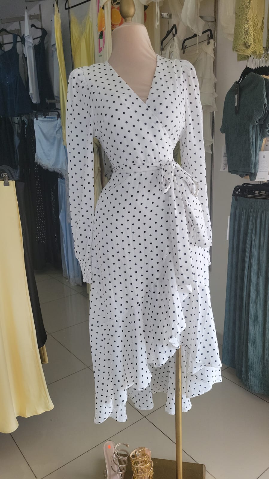 VESTIDO BLANCO LUNARES