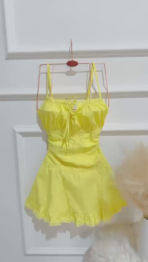Vestido Corto Detalles Encaje Amarillo